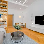 Days - One-bedroom Right Next To Old Town Square Apartamento *