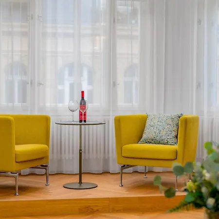 Days - One-bedroom Right Next To Old Town Square