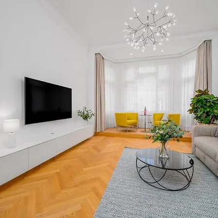 Apartment Days - One-bedroom Right Next To Old Town Square