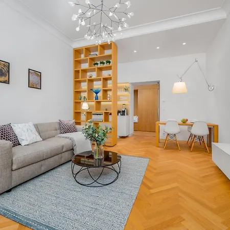 Apartment Days - One-bedroom Right Next To Old Town Square
