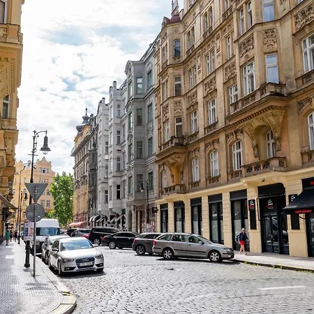 Days - One-bedroom Right Next To Old Town Square Apartment *