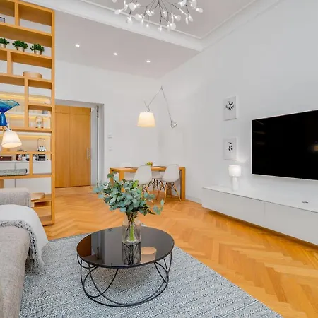 Days - One-bedroom Right Next To Old Town Square Apartment *