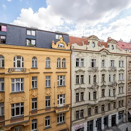 Days - One-bedroom Right Next To Old Town Square Apartamento