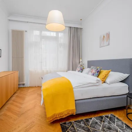 Days - One-bedroom Right Next To Old Town Square Prague