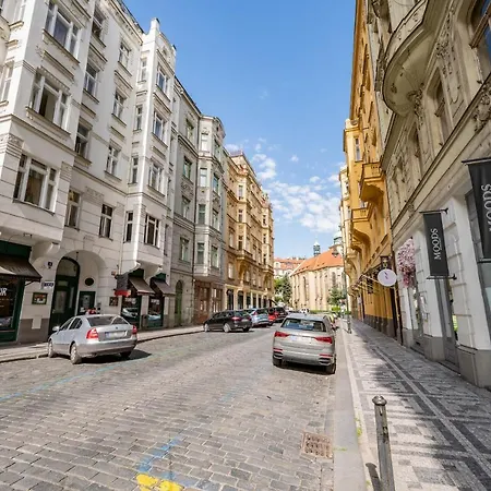 Days - One-bedroom Right Next To Old Town Square Prague
