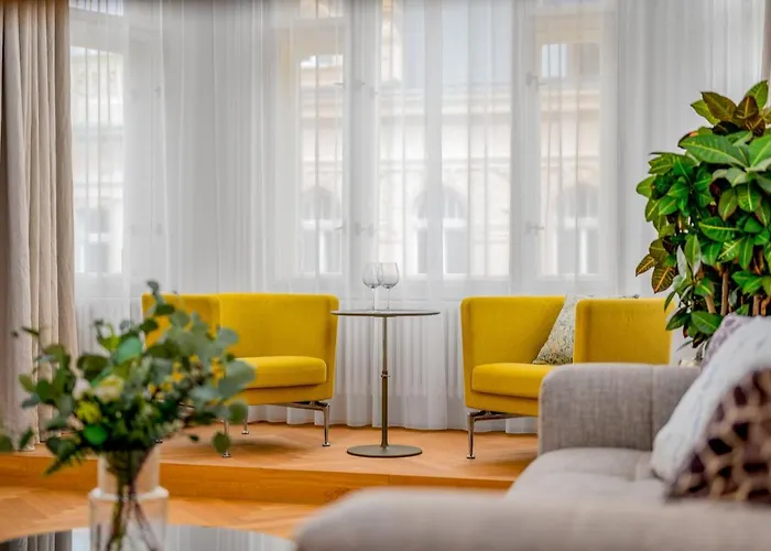 Days - One-bedroom Right Next To Old Town Square Διαμέρισμα *