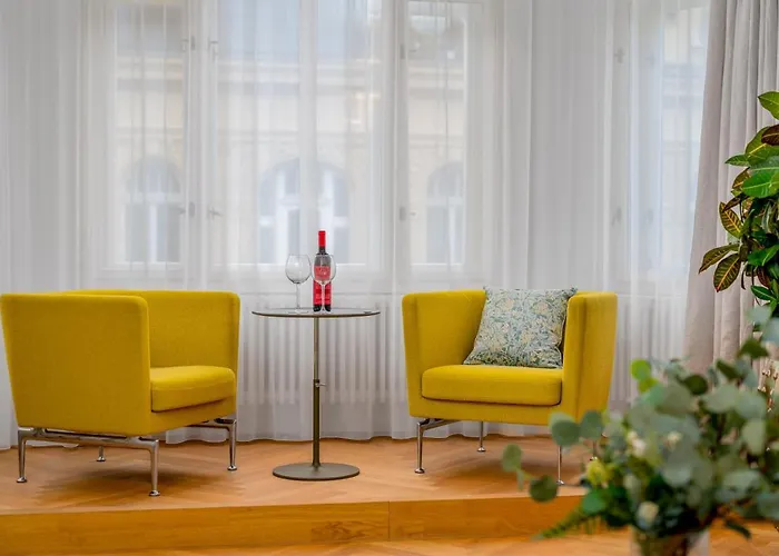 Days - One-bedroom Right Next To Old Town Square