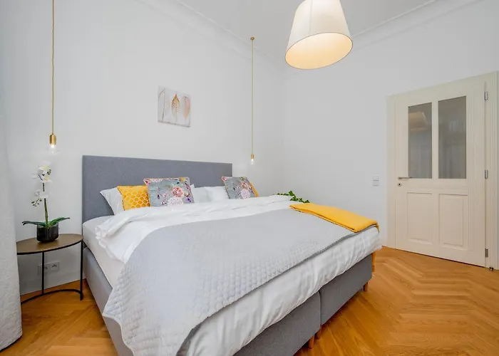 Days - One-bedroom Right Next To Old Town Square Apartament Praga