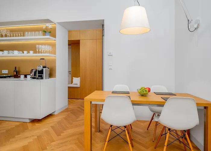 Days - One-bedroom Right Next To Old Town Square *