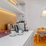 Days - One-bedroom Right Next To Old Town Square Apartamento