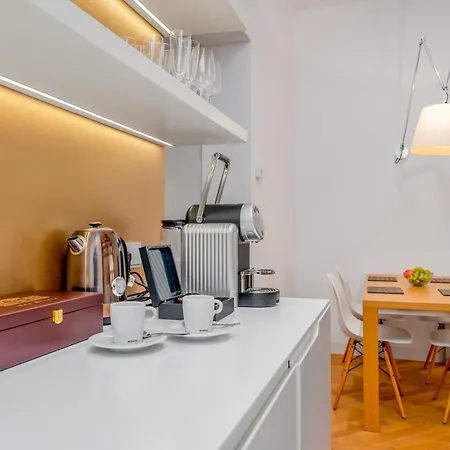 Days - One-bedroom Right Next To Old Town Square Apartamento