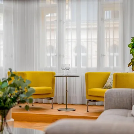 Days - One-bedroom Right Next To Old Town Square Apartamento *