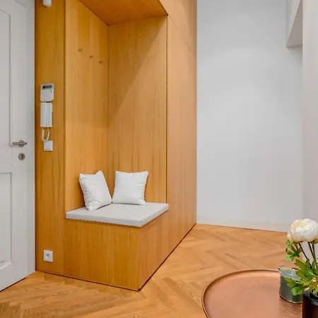 Days - One-bedroom Right Next To Old Town Square