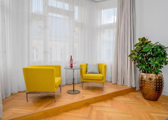 Days - One-bedroom Right Next To Old Town Square Apartment *