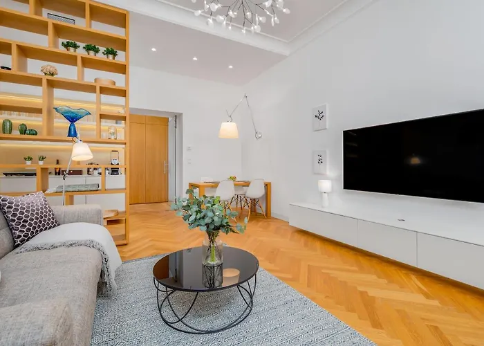 Days - One-bedroom Right Next To Old Town Square Apartment *