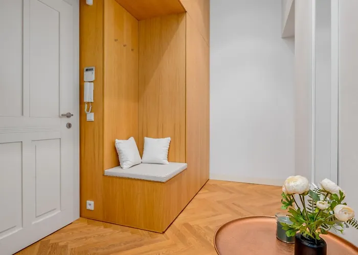 Days - One-bedroom Right Next To Old Town Square